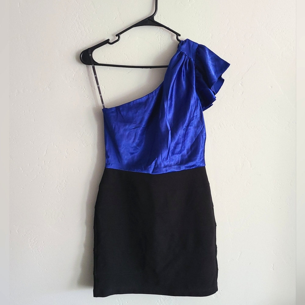 Two tone dress, one shoulder dress, one sleeve dress